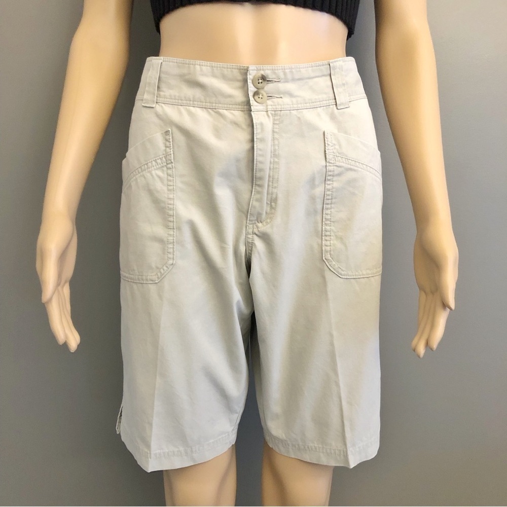 Columbia Casual Earthy Beige Athleisure Relaxed Fit Medium Length Shorts. 8